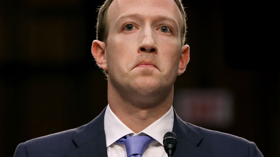 Investidores pedem saída de Mark Zuckerberg do comando do Facebook